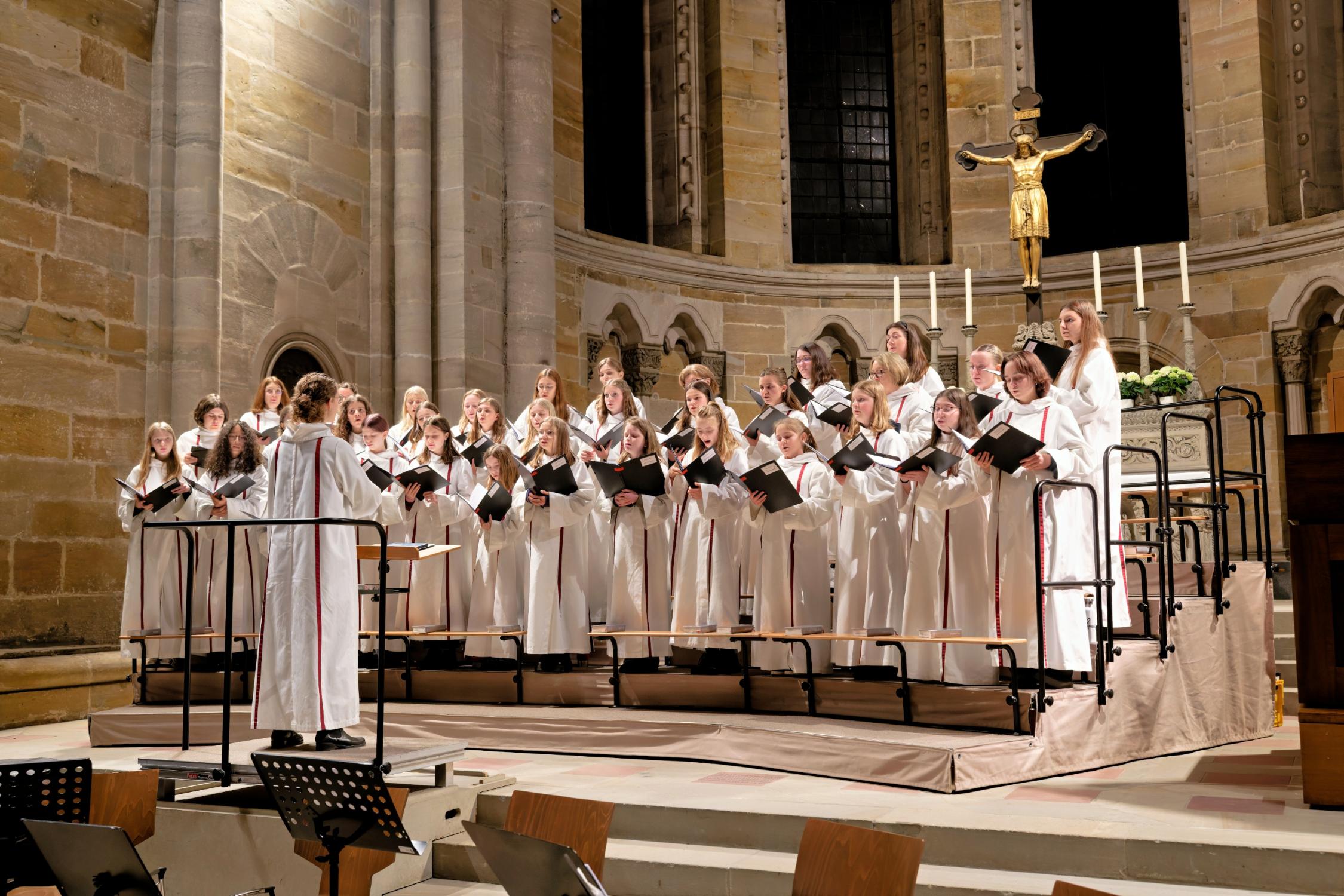 Die musikalische Gestaltung der Osternacht übernahm die Mädchenkantorei unter der Leitung von Katharina Ackva. Osternacht 2026