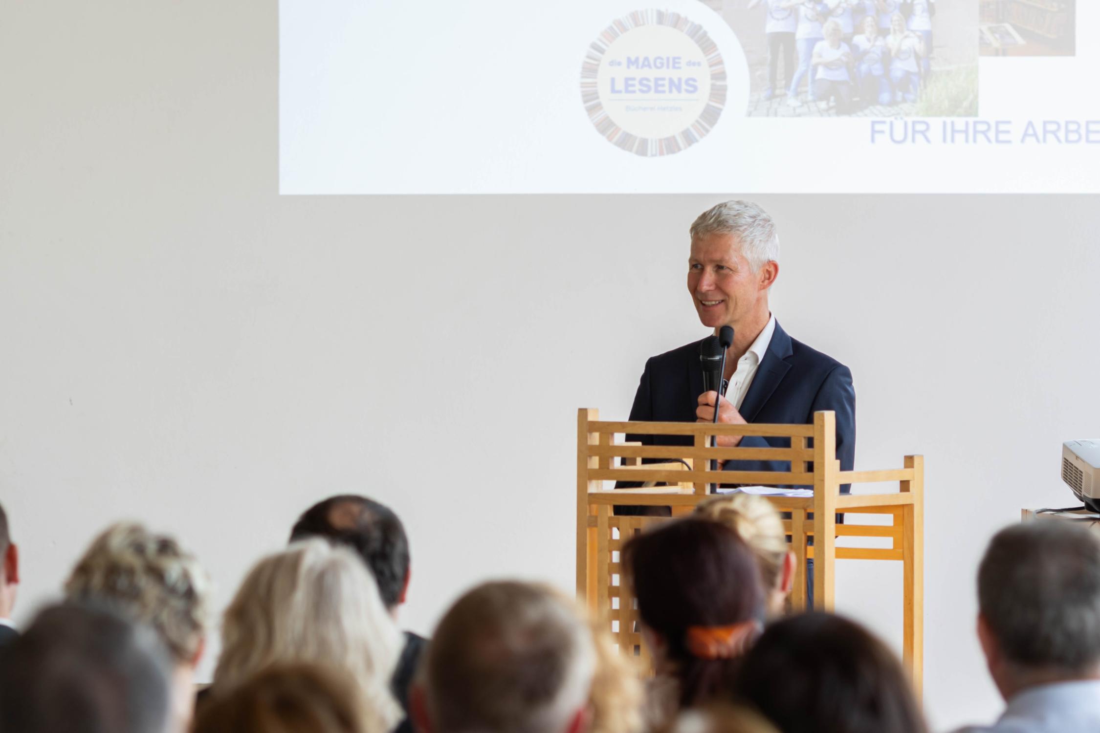 Diözesanvorsitzender Christian Kainzbauer-Wütig betonte die große Rolle, die das Ehrenamt für die Büchereien spielt. Sankt Michaelsbund Siegelverleihung 2026