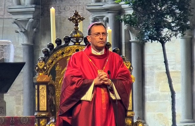 Erzbischof Gössl im Bamberger Dom Pfingsten