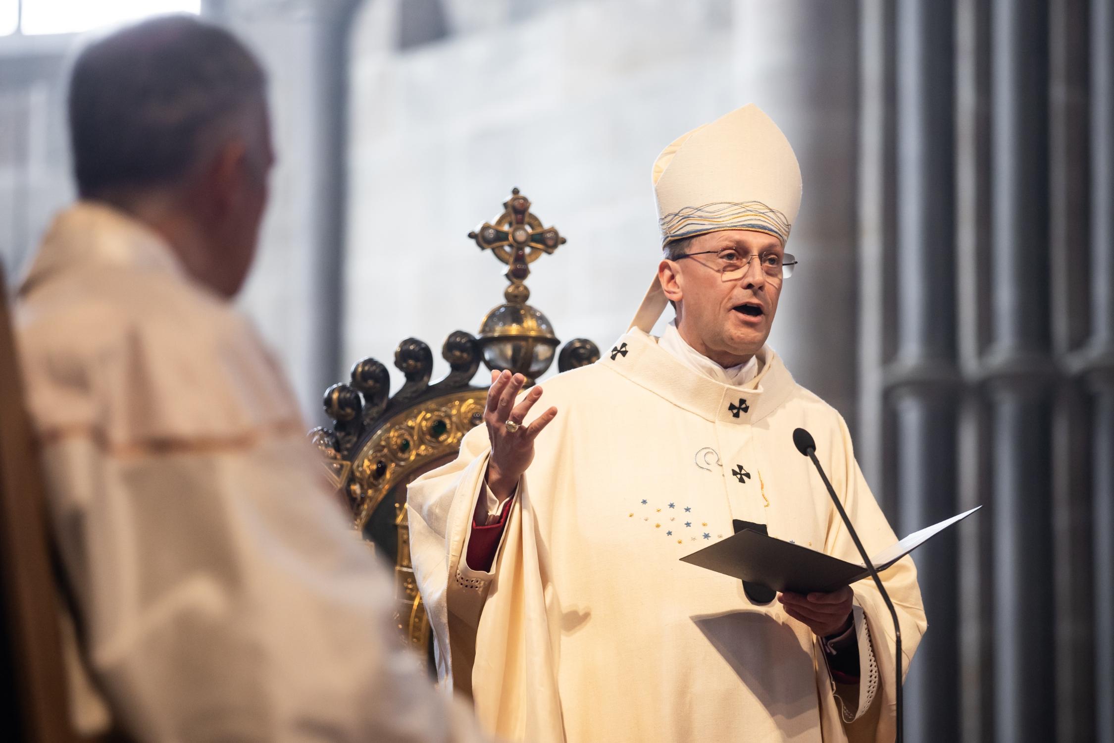 Erzbischof Herwig Gössl predigt im Bamberger Dom. eb_pallium_1224.jpg