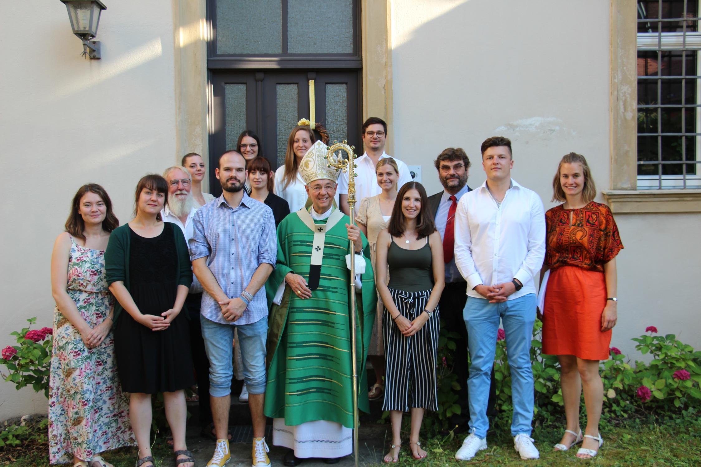 Erzbischof Ludwig Schick verlieh die Missio canonica an angehende Religionslehrkräfte für Mittel-, Förder, Grundschulen sowie die Fachakademie für Sozialpädagogik. Missio Canocnia