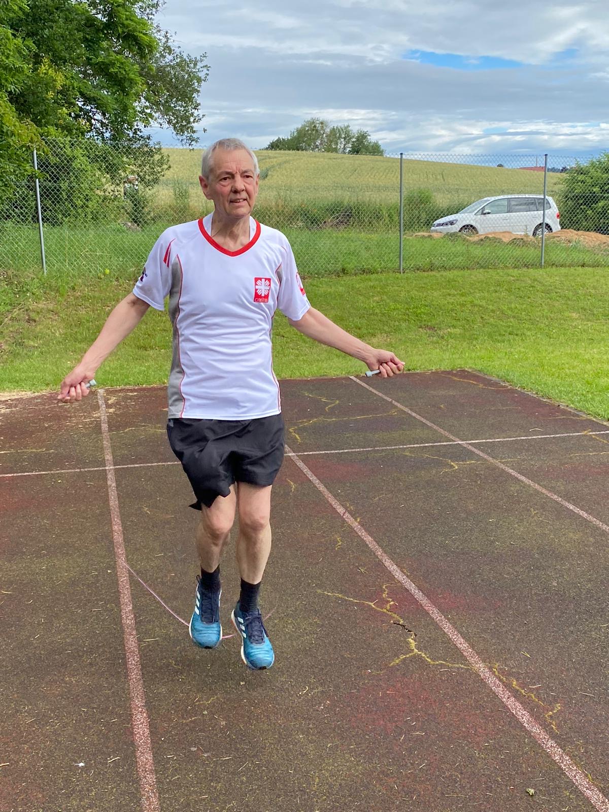 In Walsdorf legte Erzbischof Schick die Prüfungen ab Sportabzeichen 2020