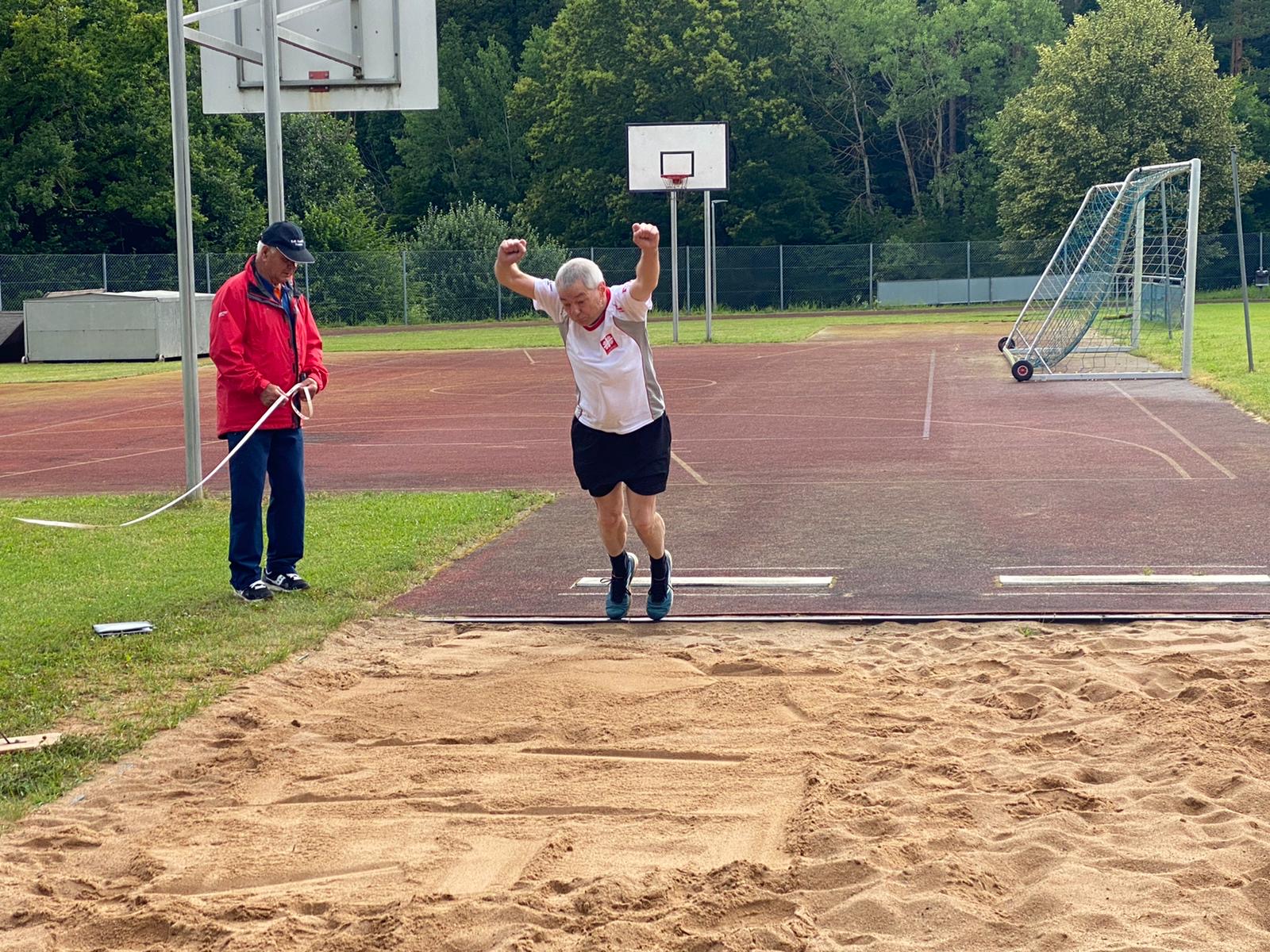 In Walsdorf legte Erzbischof Schick die Prüfungen ab Sportabzeichen 2020