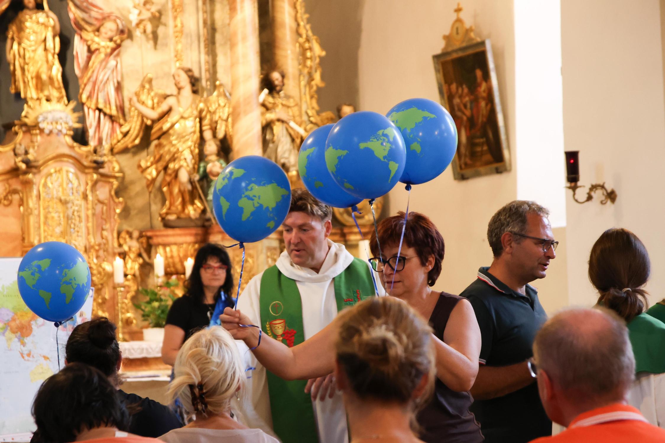 Jugendgottesdienst 'We are the World' mit Diözesanjugendpfarrer Gerd Richard Neumeier