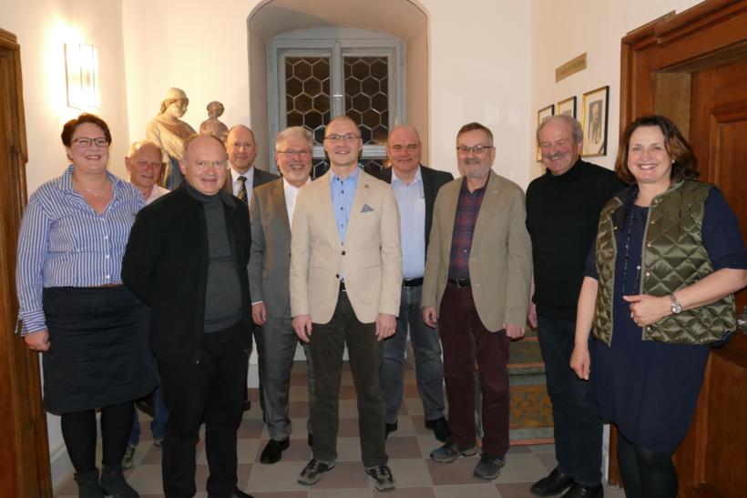 v. l. n. r.: Sabine Schernau, Walter Kreußer, Pater Dr. Adam Wąs (Pfarradministrator und Kirchenverwaltungsvorstand), Dietrich Betz (stellv. Vorsitzender des Pfarrgemeinderats), Josef Mend, Dieter Lenzer, Wolfgang Haas, Klaus Scheller, Manfred Groll, Andrea Wirsching. Kirchenverwaltung 2018